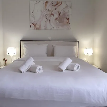Central & Comfortable, With Acropolis View-3